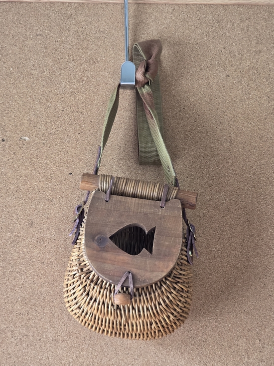 Handbags - Vintage Wicker Fishing Creel Basket w/ Wood Lid & Strap (7x8x5)
